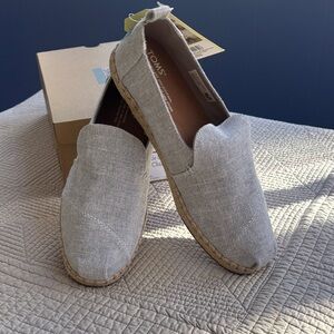 TOMS Women's Gray Slip-On Flats